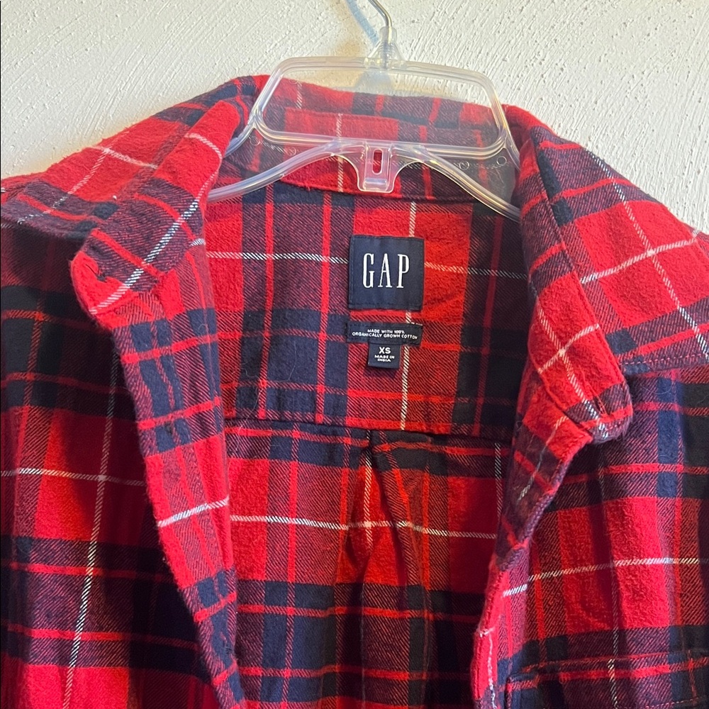 GAP Red and Black Plaid Shirt men’s XS